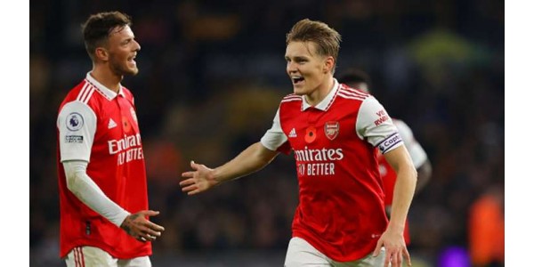 Arsenal je i dalje na vrhu ljestvice Premier League Arsenal je i dalje na vrhu ljestvice Premier League